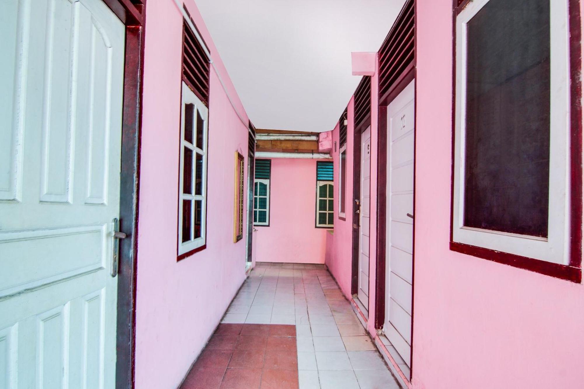 Spot On 91858 Raja Homestay Syariah Pekanbaru Eksteriør bilde